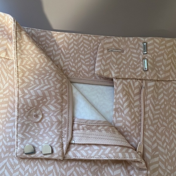 Kenar blush color leaf print woman’s shorts size 8 - Picture 3 of 6